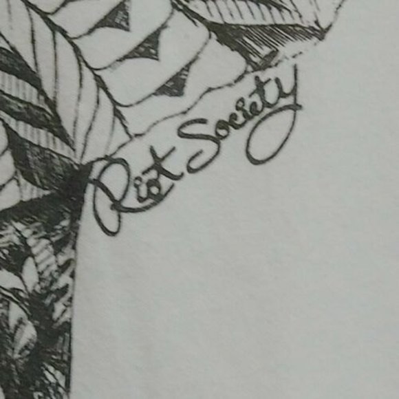 RIOT SOCIETY Elephant Raglan Graphic T-Shirt Women's Small Black Pen Navy *READ* - Picture 4 of 10